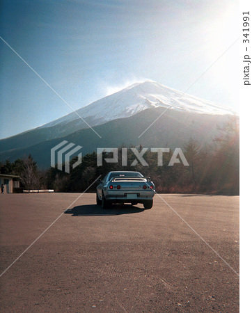 「富士山とR32 スカイラインGT-R」の写真素材 「富士山とR32 スカイラインGT-R」の写真素材