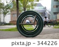 丸い鉄パイプで出来たベンチ