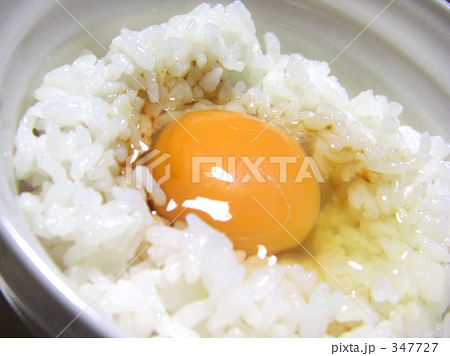 「玉子かけご飯」の写真素材