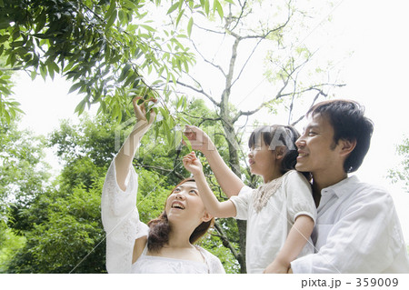「公園 長髪 娘 成長 幼児 」の写真素材 「公園 長髪 娘 成長 幼児 」の写真素材