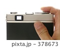 手に持ったカメラ