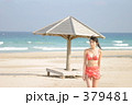 海辺の水着女性