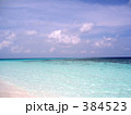 透き通る海