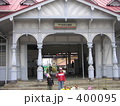 レトロな駅と子供