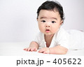はいはいする赤ちゃん
