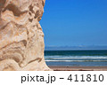 白壁と海