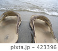 海とサンダル