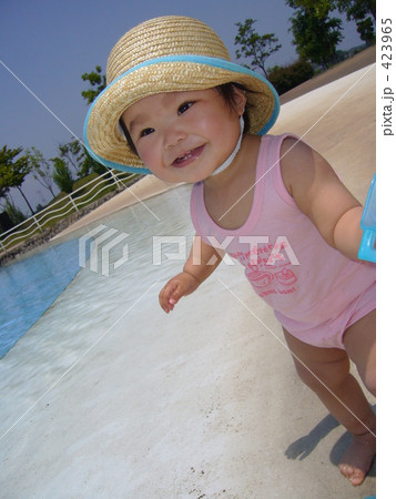 「プールで!」の写真素材 「プールで!」の写真素材