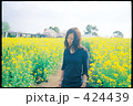 女性 花畑