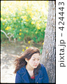 素材ナンバー 424443 : 「女性 公園」