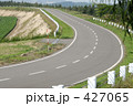 曲がった一本道
