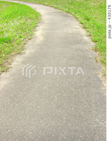 「曲がり道」の写真素材 「曲がり道」の写真素材