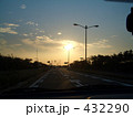 夕方の海沿い道