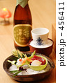 素材ナンバー 456411 : 「和食　お刺身と日本酒」