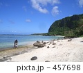 親子と青い海