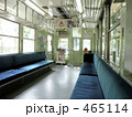 無人の車内