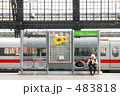 駅のホームのＩＣＥとおばちゃん