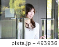 外出する女性
