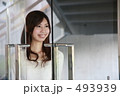 外出する女性