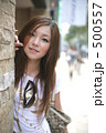 500557
