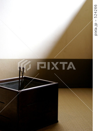 白壁と火鉢 白壁と火鉢