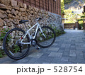 宇津ノ谷の路地と自転車