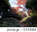 庵と紅葉