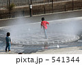 噴水と子供たち
