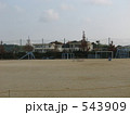 543909