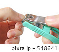 爪を切る
