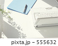 555632