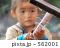 562001