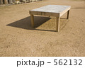 農家の庭先の縁台