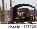 スノーシェッドを通るストーブ列車