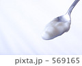 569165