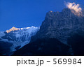 569984