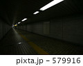579916