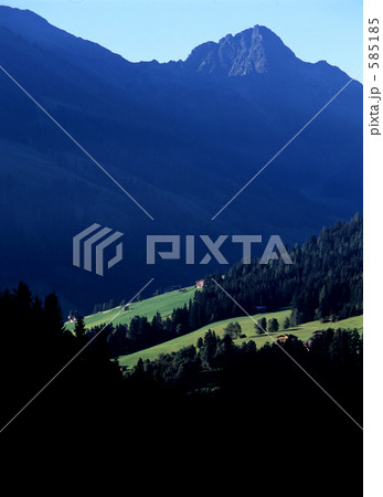 「田園 岩山 山 アルプス 」の写真素材 「田園 岩山 山 アルプス 」の写真素材