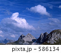 586134