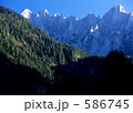 586745