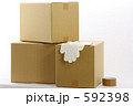 運輸　引越し　荷物と段ボール箱