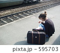 595703
