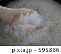595886