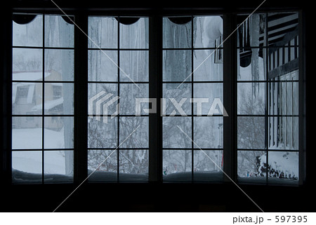 雪国の窓辺