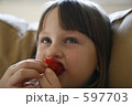 597703