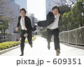 走るビジネスマン