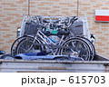 615703