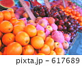 軒先のフルーツ