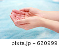 620999