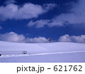 621762